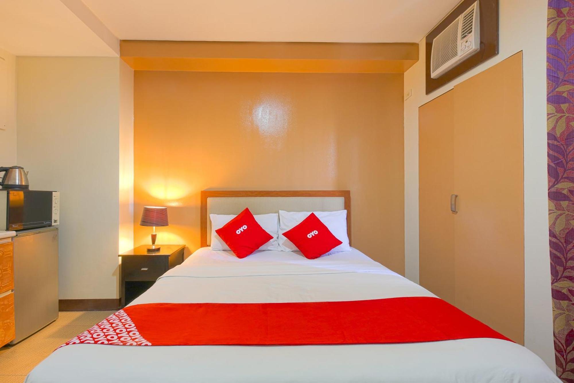 Oyo 769 Poblacion Suites Polaris Makati City Esterno foto