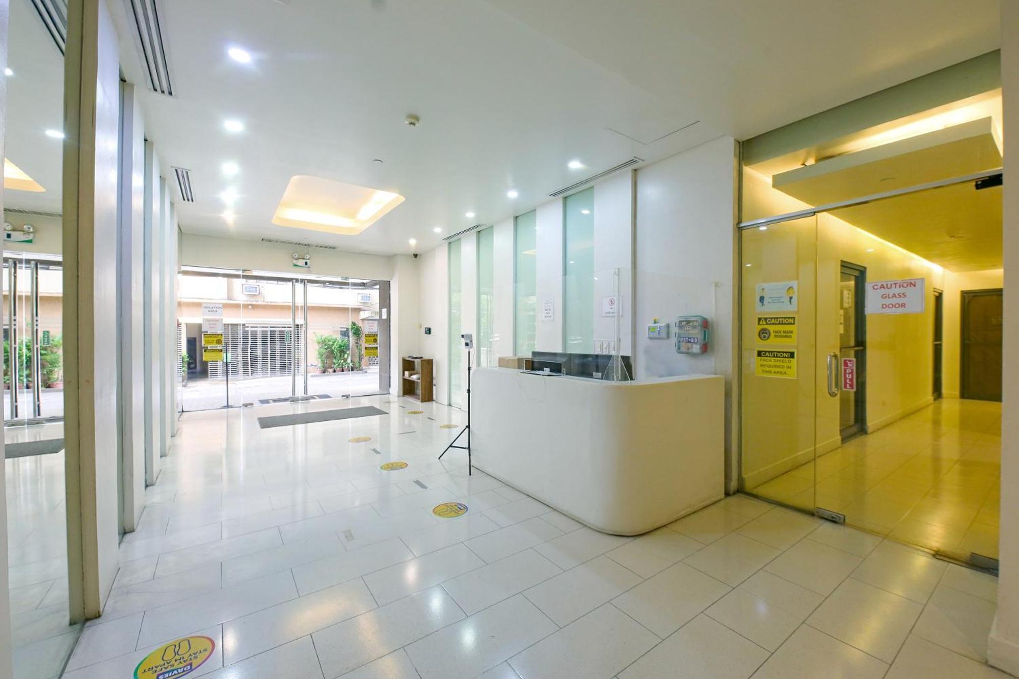 Oyo 769 Poblacion Suites Polaris Makati City Esterno foto