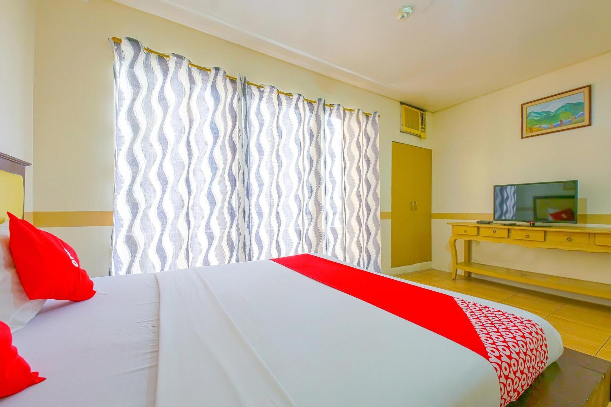 Oyo 769 Poblacion Suites Polaris Makati City Esterno foto