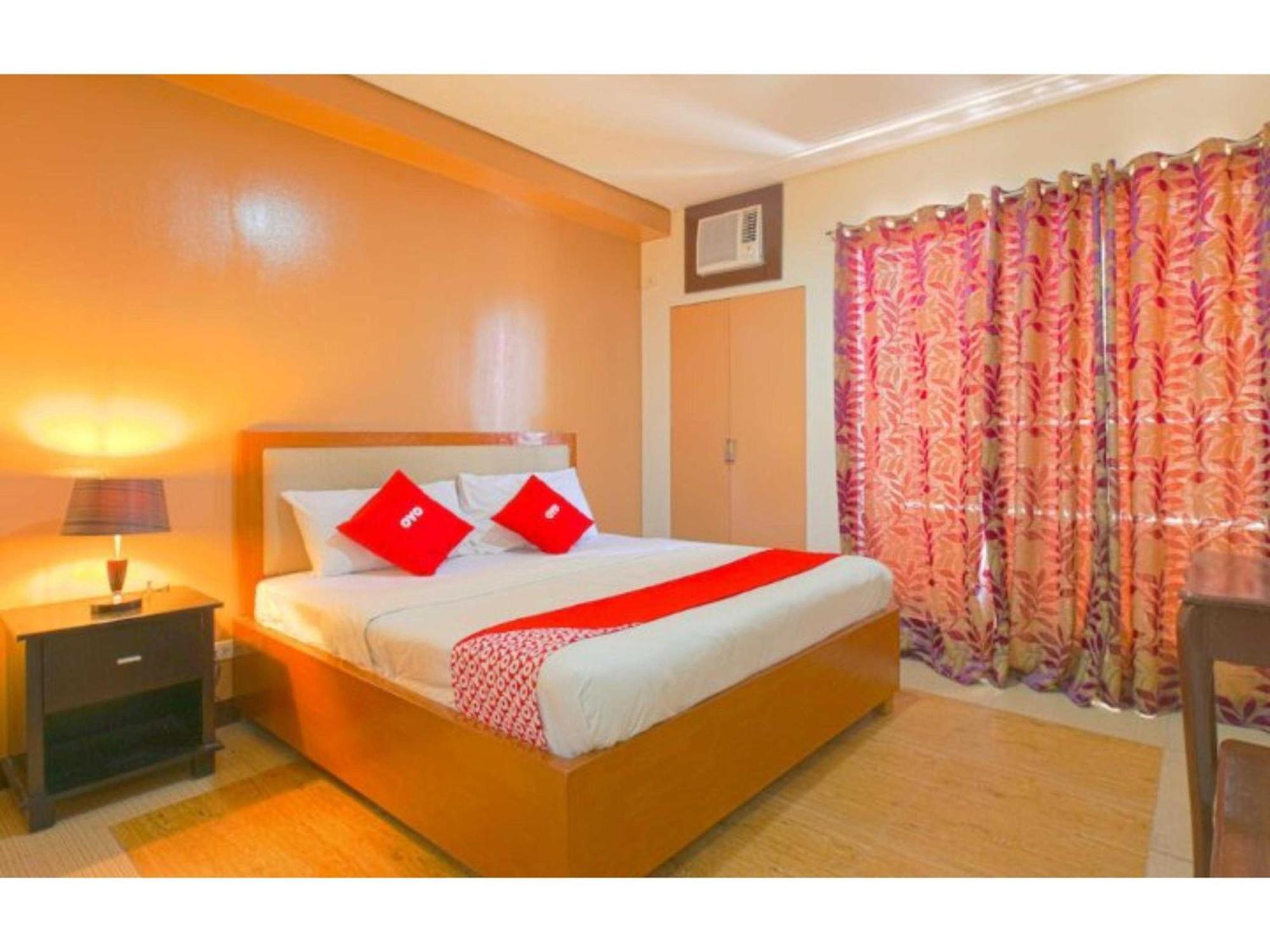Oyo 769 Poblacion Suites Polaris Makati City Esterno foto