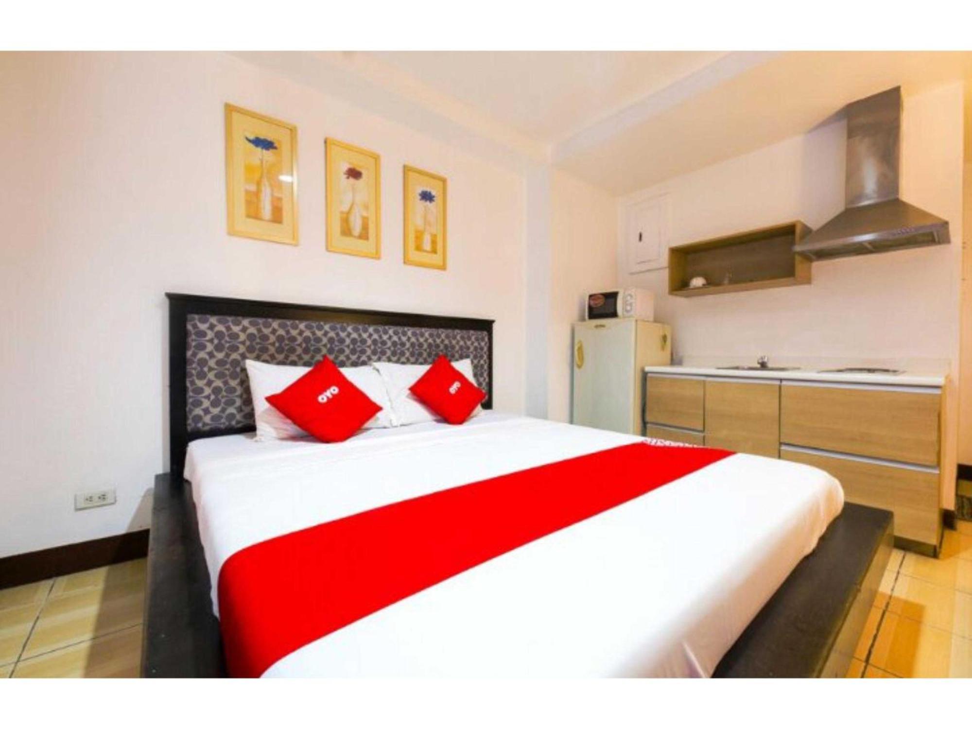Oyo 769 Poblacion Suites Polaris Makati City Esterno foto