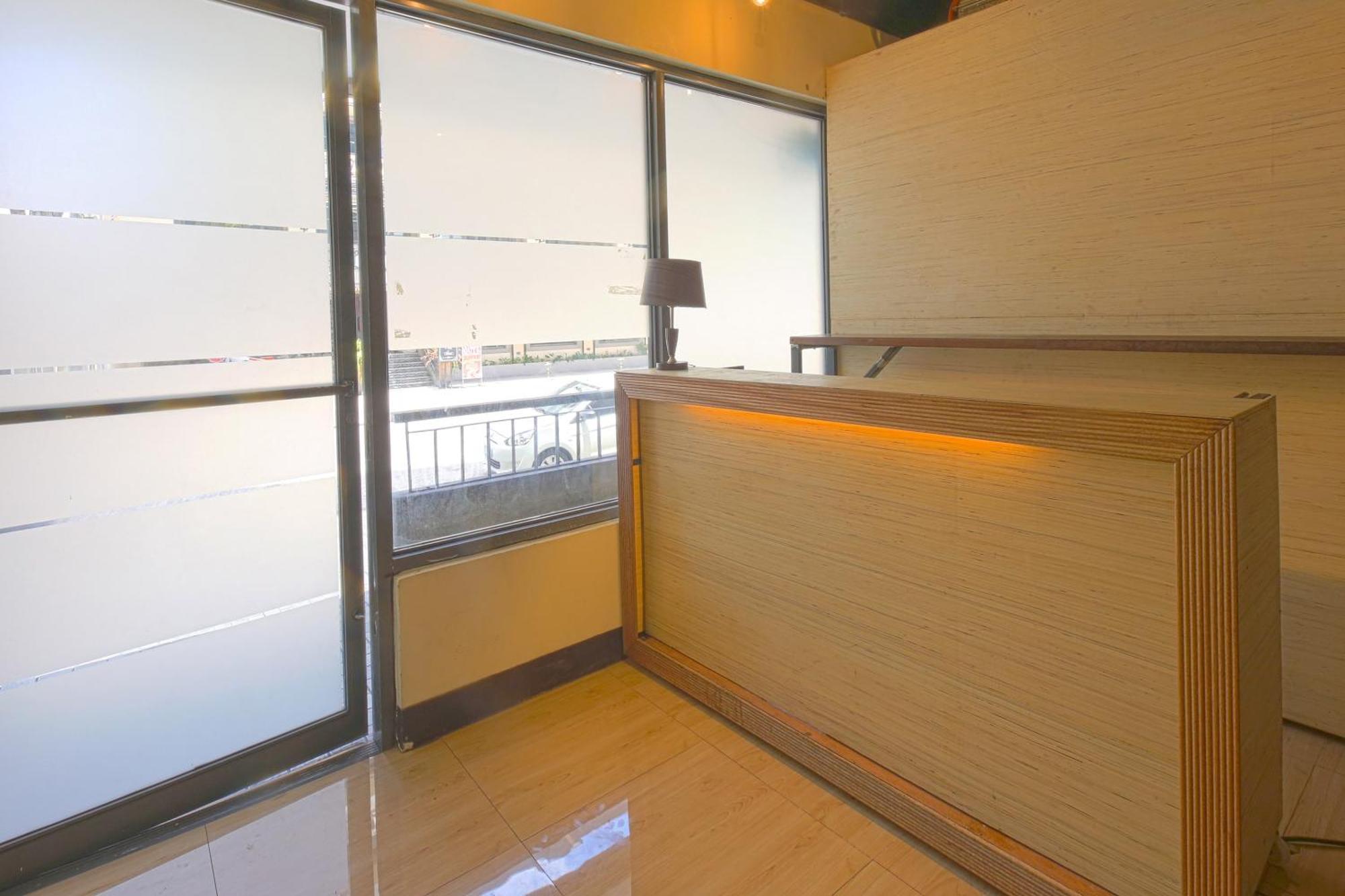 Oyo 769 Poblacion Suites Polaris Makati City Esterno foto
