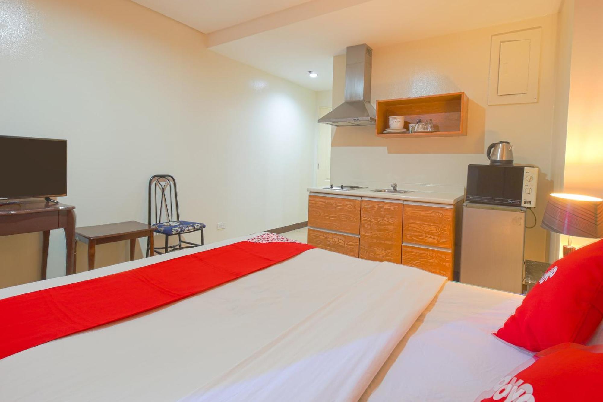 Oyo 769 Poblacion Suites Polaris Makati City Esterno foto