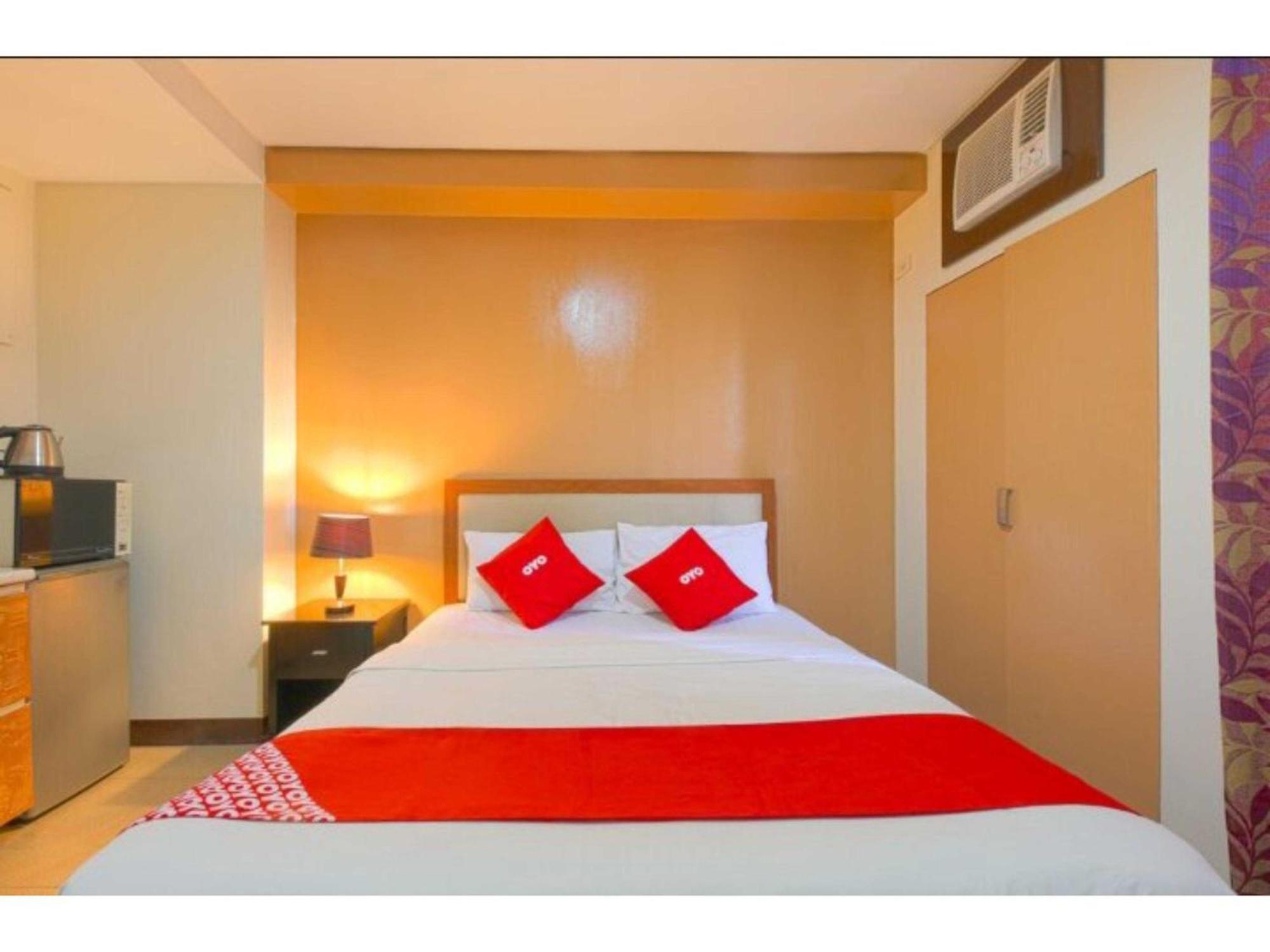 Oyo 769 Poblacion Suites Polaris Makati City Esterno foto